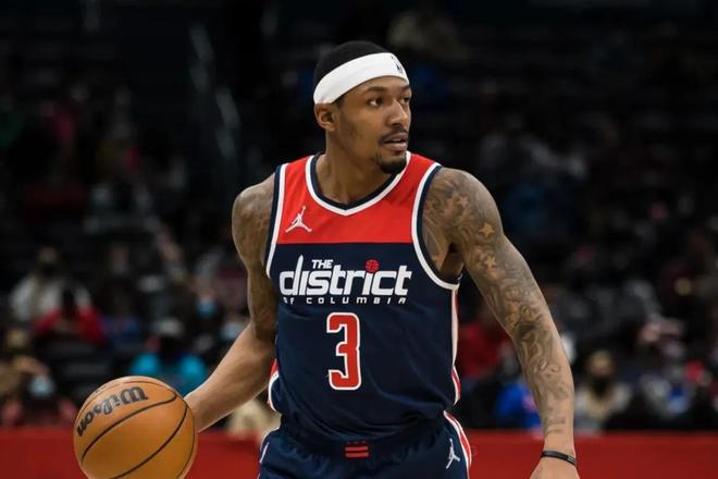 两人紧紧相 两人紧紧相