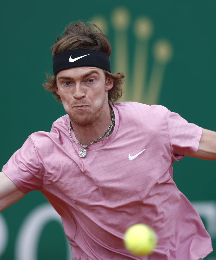 配合球队在 配合球队在